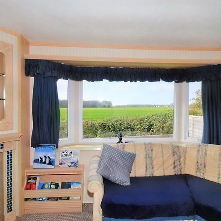 Villa Orchard View Retreat - Dog Friendly, Enclosed Private Garden With Weather Dependant Hot Tub - Not On A Holiday Park Little Clacton Exterior foto