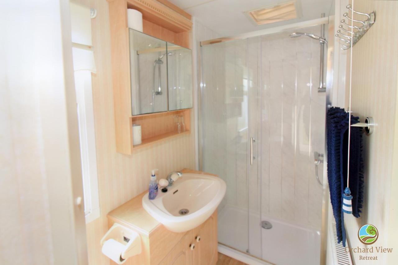 Villa Orchard View Retreat - Dog Friendly, Enclosed Private Garden With Weather Dependant Hot Tub - Not On A Holiday Park Little Clacton Exterior foto